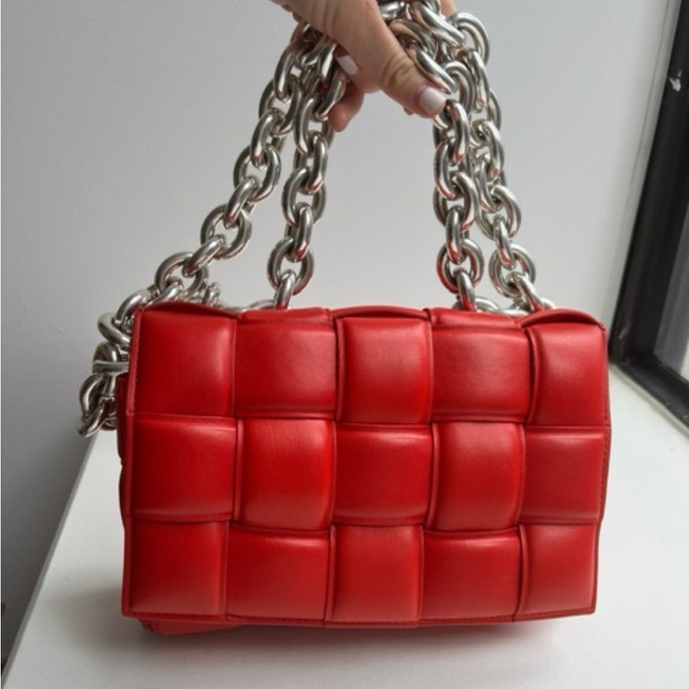 Brand New used 1x Bottega Veneta padded maxi Intecciato Leather Red